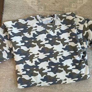 Rebecca Minkoff 1/2 sleeve camo sweatshirt